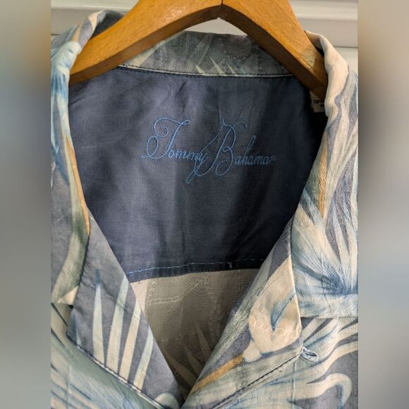 Tommy Bahama Silk Floral Calla Lily Hawaiian Print Button Up Shirt - Picture 4 of 5